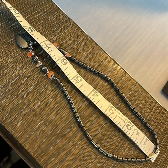 Hematite necklace with heart pendant - Picture 4 of 6